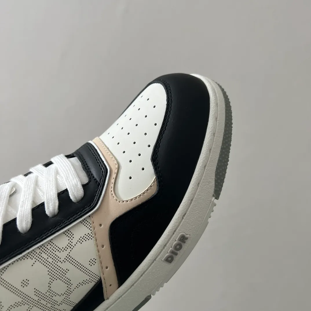 👟👟Ex-factory price 560👟👟 Men's size +10 Dior B27 series ✨2024 upgraded version purchasing agent grade ✨Super🔥sports shoes👫couple shoes. The high version 1:1 adopts oil edge lasting technology, the fabric is imported first-layer cowhide + high-tech fabric, and the inner cowhide + customized lining. TPU original engraved outsole. More than 30 colors of high-soled boots are available. Size: 35-42 for women and 38-46 for men. Bosses are welcome to compare...